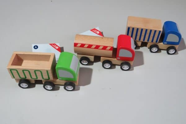 LKW-Fahrzeuge-Set aus Holz 4