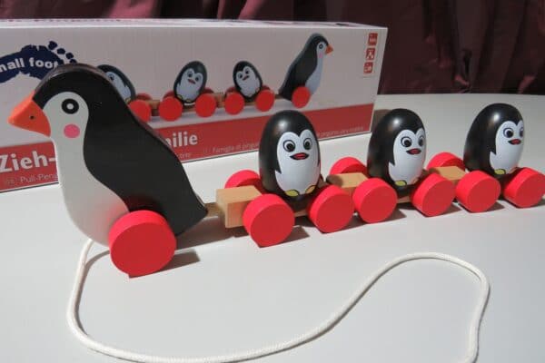 Ziehspielzeug Pinguinfamilie 2