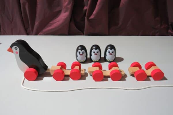 Ziehspielzeug Pinguinfamilie 3