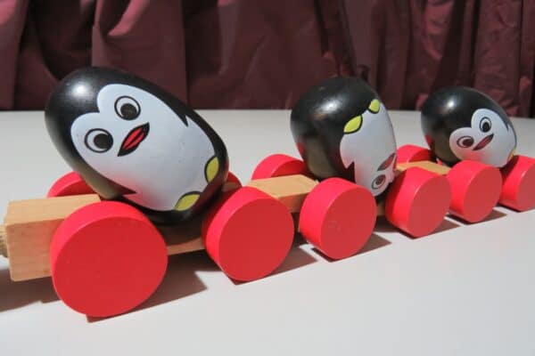 Ziehspielzeug Pinguinfamilie 5